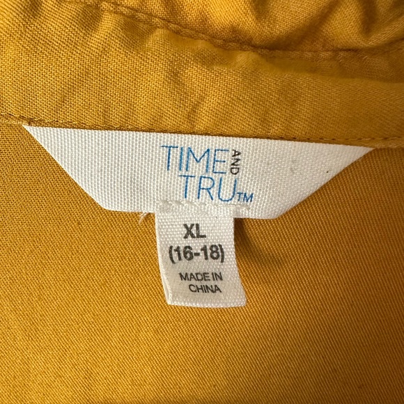 Button down mustard blouse - Picture 2 of 2